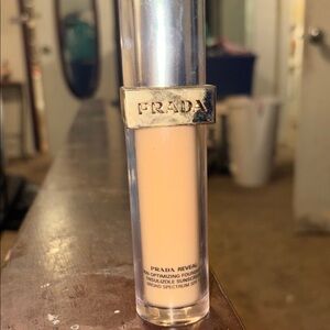 Prada Reveal Foundation - Mn45